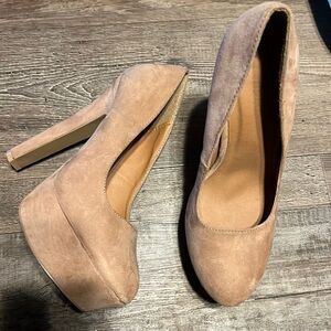Charlotte russe ..Women platform heels color beige size8